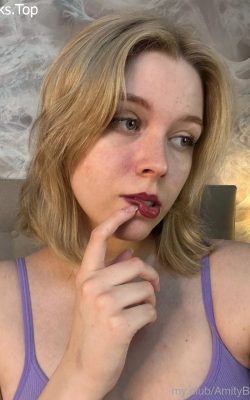 Descargar Pack Porno de Amity rubia coqueta +selfies