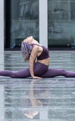 Descargar Pack Porno de Chica deL yoga rubia encantadora +selfies