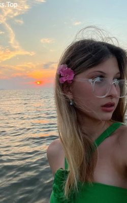 Descargar Pack Porno de Emilia +nudes