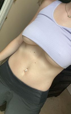 Descargar Pack Porno de flaquita putipobre con el coño recien depildado nudes