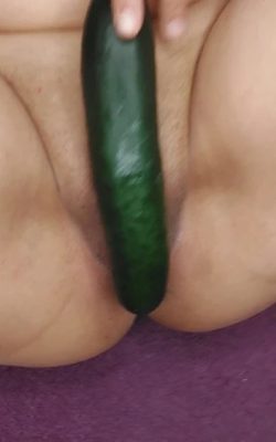 Descargar Pack Porno de Houda Skhona y su consolador natural
