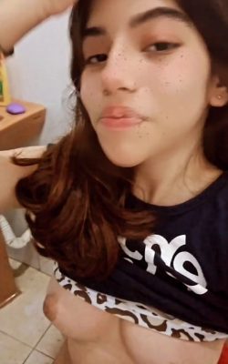 Descargar Pack Porno de La encuentro masturbándose y me la termino culiando