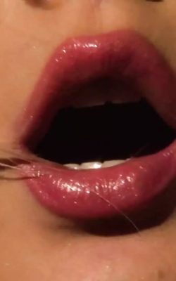 Descargar Pack Porno de Milf cachonda masturbandose+ video