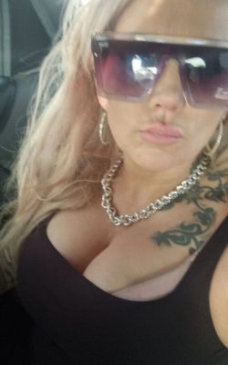 Descargar Pack Porno de Rhi rhi rubia milf fitness y cachonda +nudes