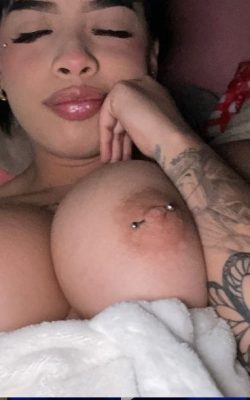 Descargar Pack Porno de Valery argentina tetona se la cogen todita+videos